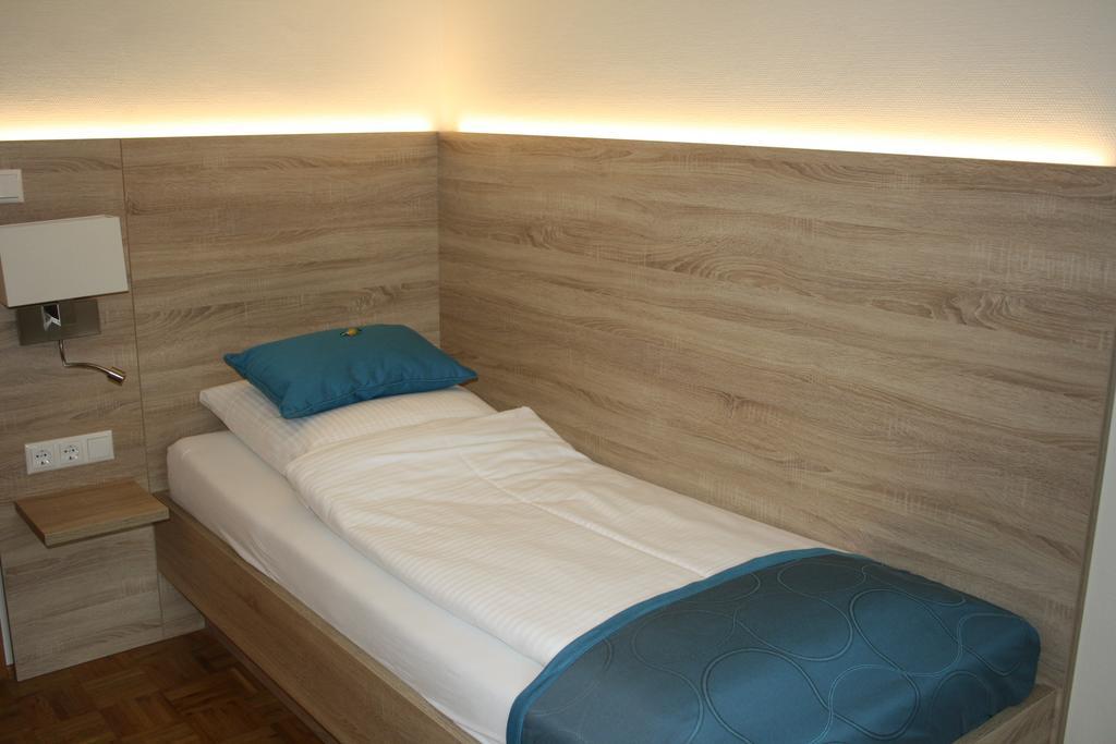 Hotel Schwarzer Adler Moers Room photo