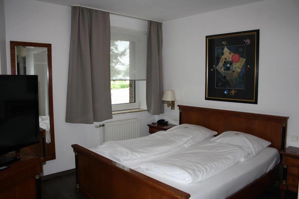 Hotel Schwarzer Adler Moers Exterior photo